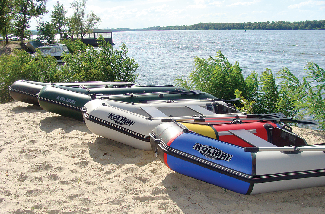 Лето 2009 г. Моторные лодки «Колибри» на берегу Днепра