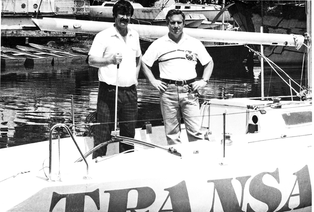 Валерий Гусенко с другом-крейсеристом Виктором Маевским в Таллинне, 1979 год